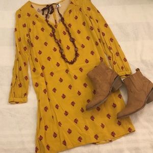 Old Navy - Women’s yellow dress with flowers